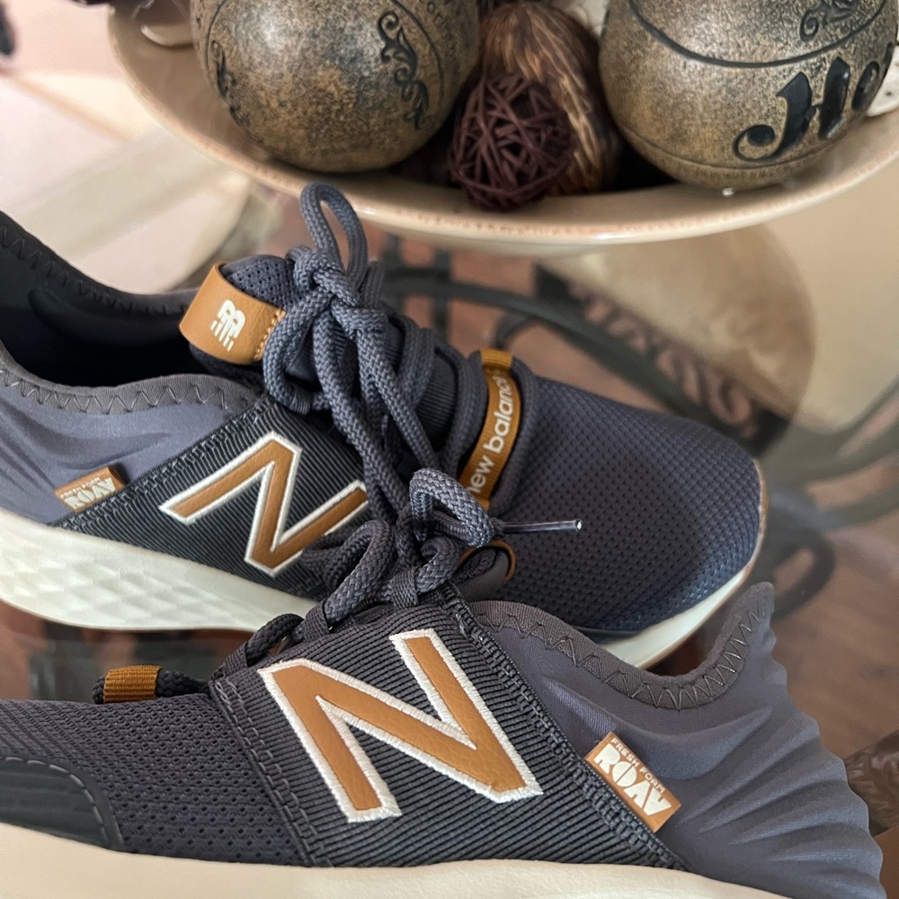 New Balance - Picture 4 of 6